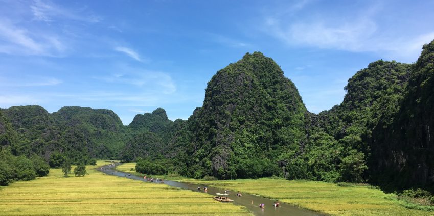 The stunning beauty of Tam Coc – Bich Dong in the rice season